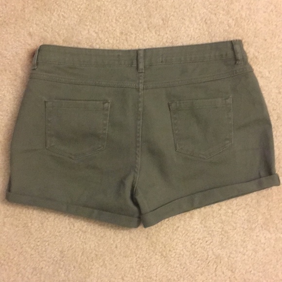 SOLD Forest green shorts - Picture 2 of 3